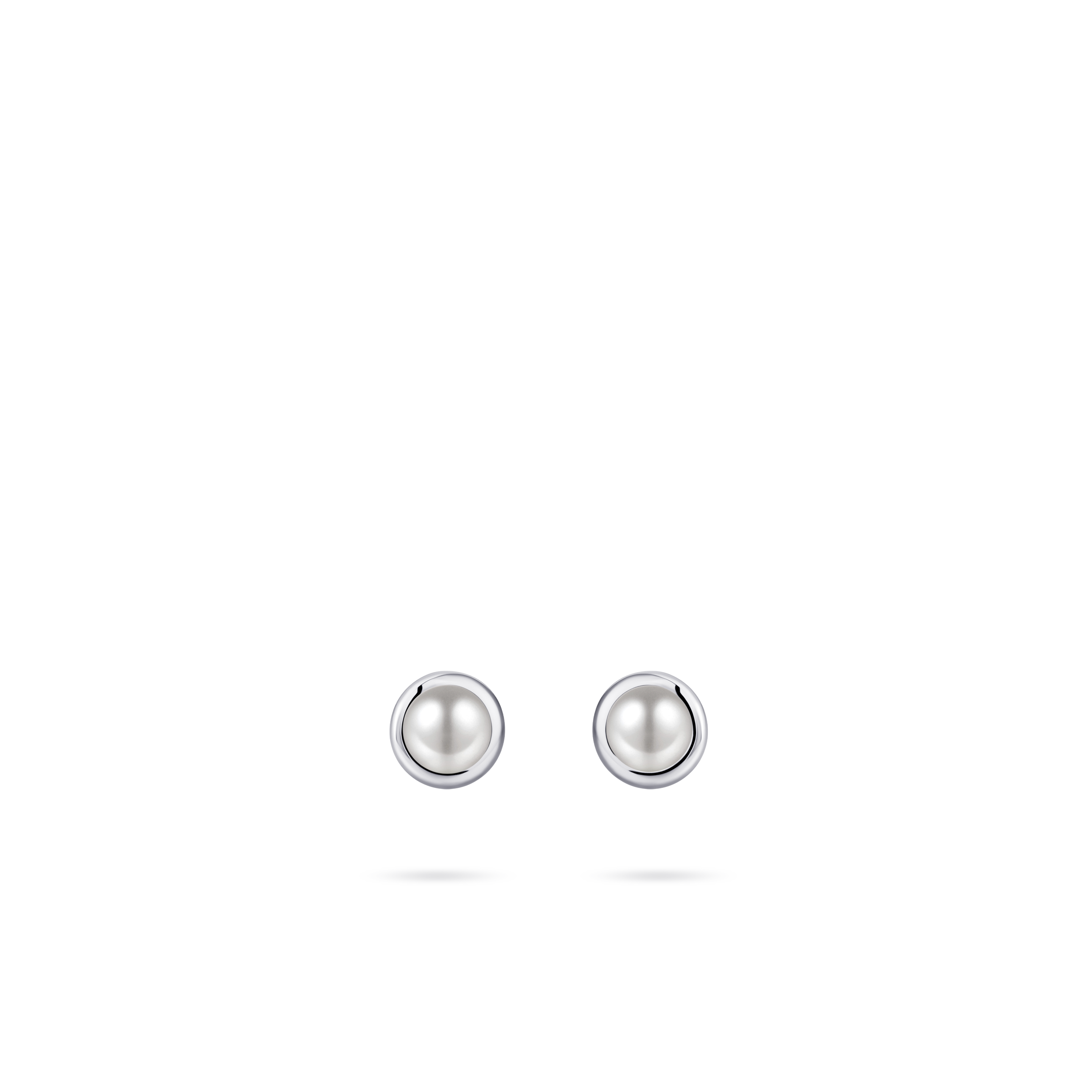 Gisser Jewels Round Ear Studs with Pearl Silver-1