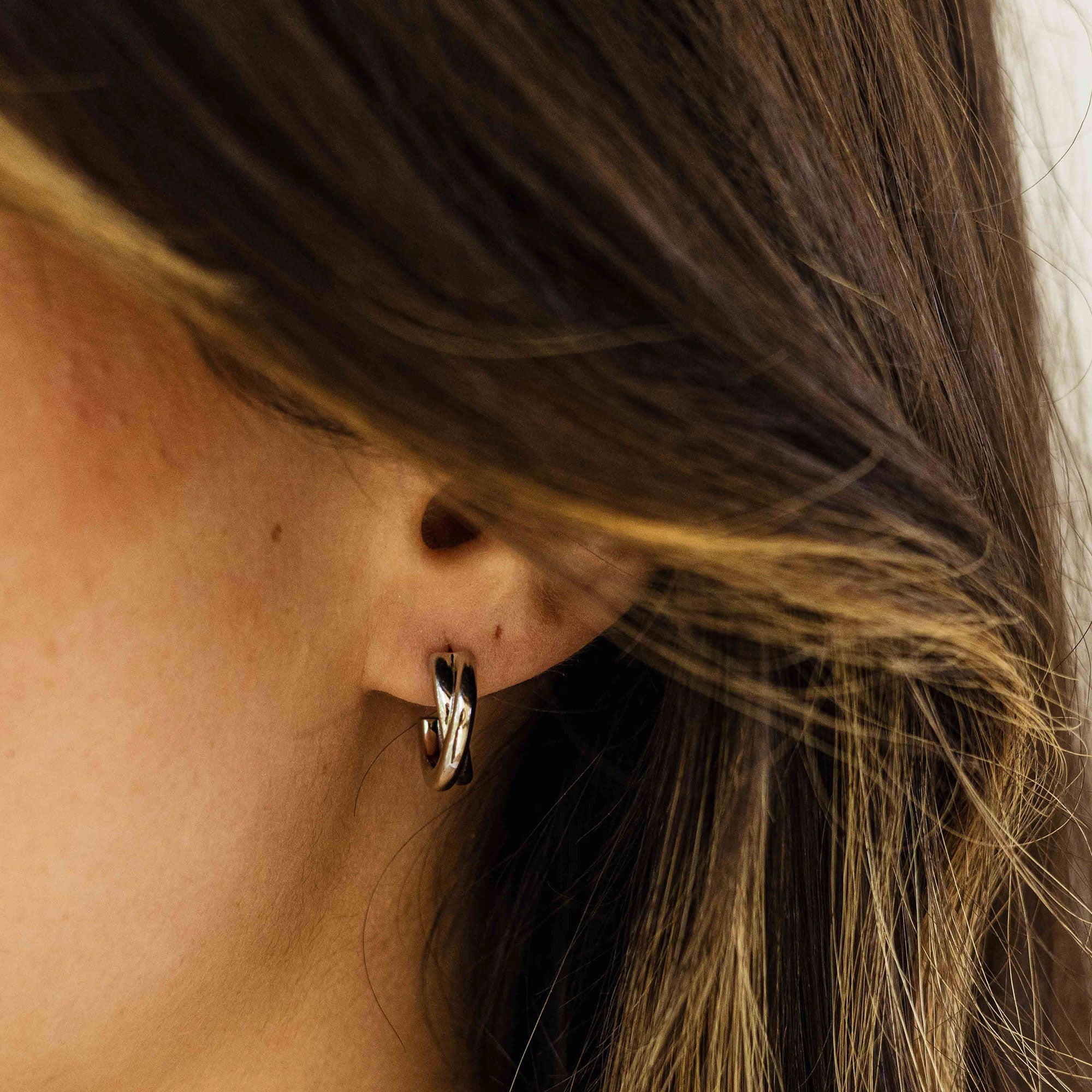 Gisser Jewels Crossover Ear Studs Silver-2