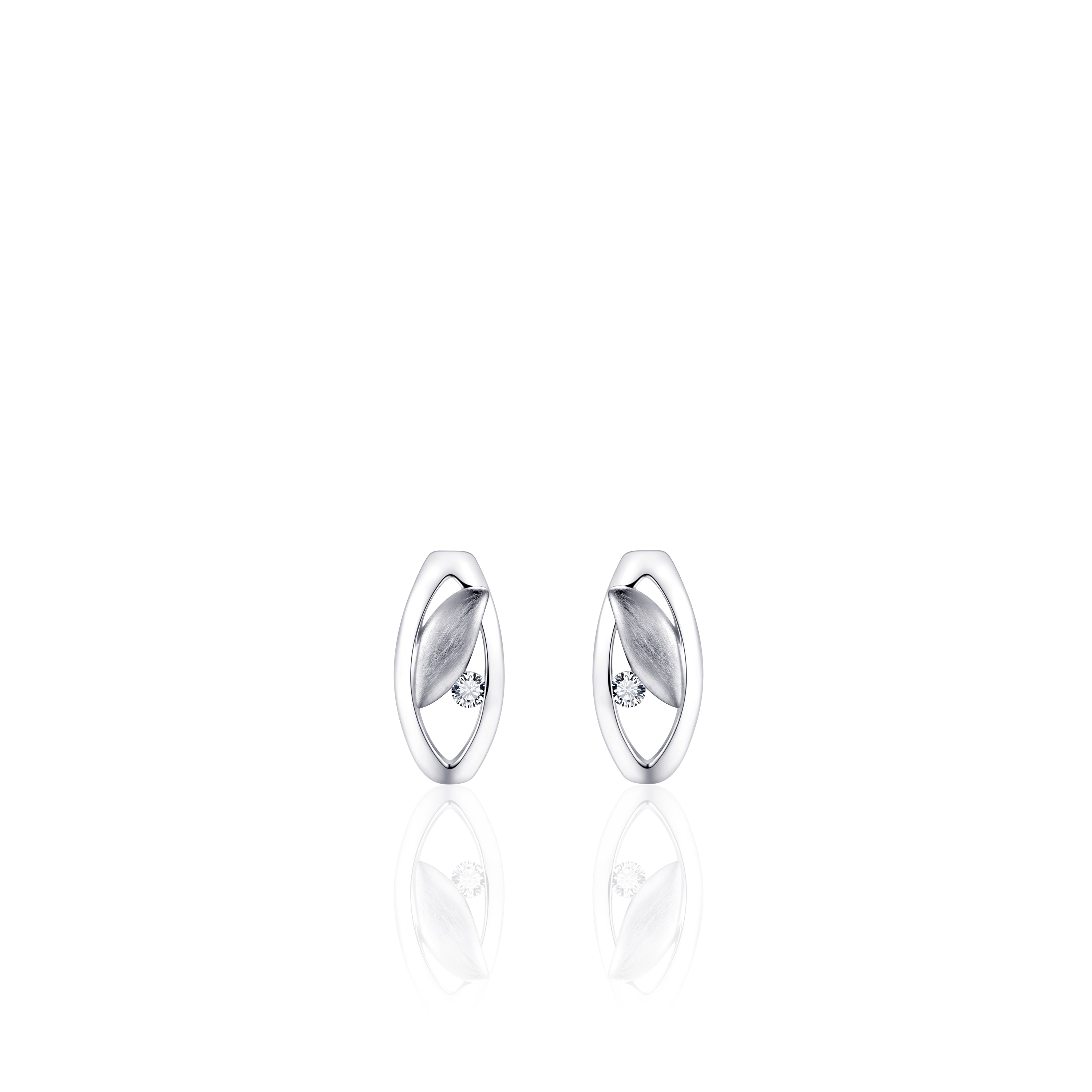 Stud Earrings with Brushed Silver Details Gisser Jewels
