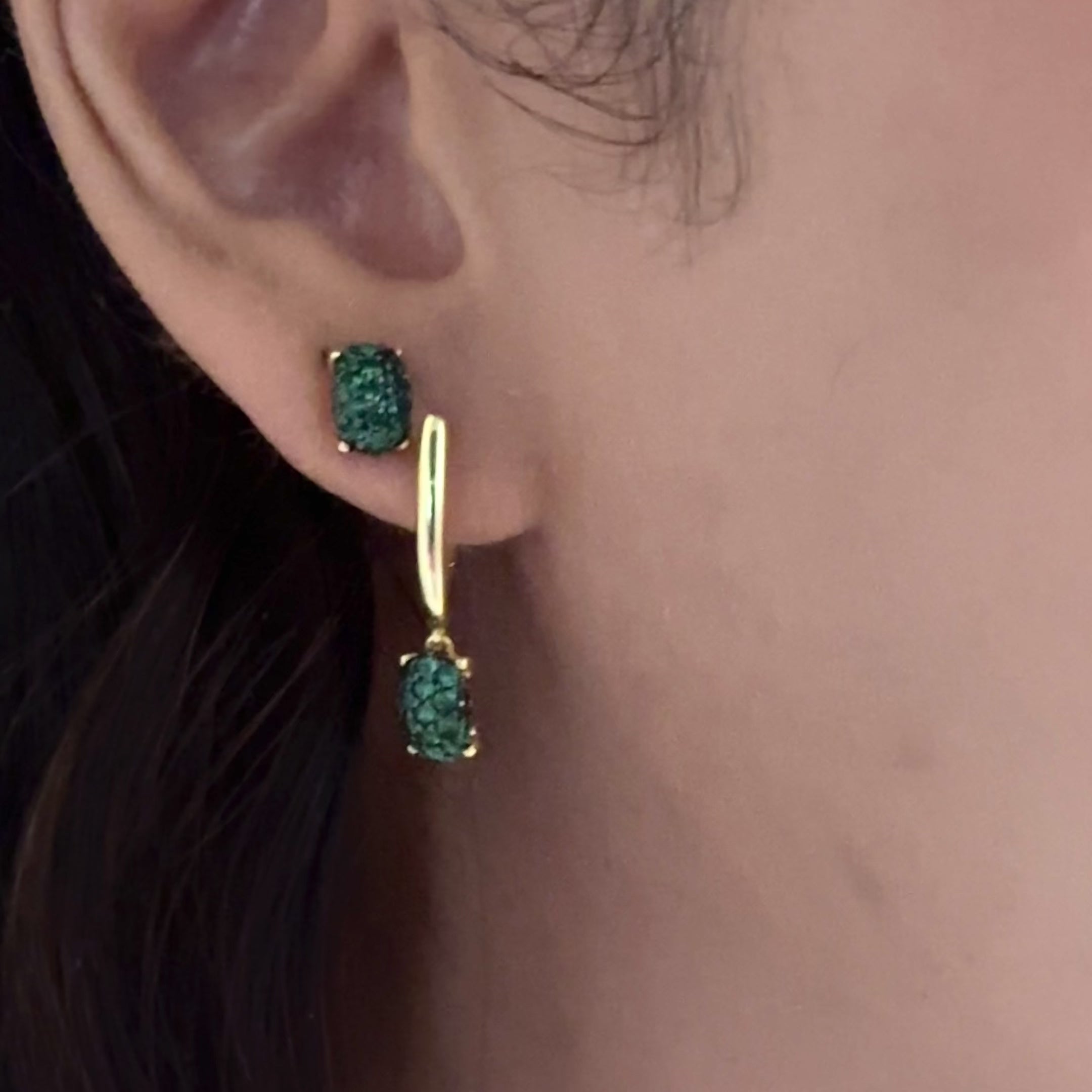 Dashing Details emerald green hoop earrings | Silver