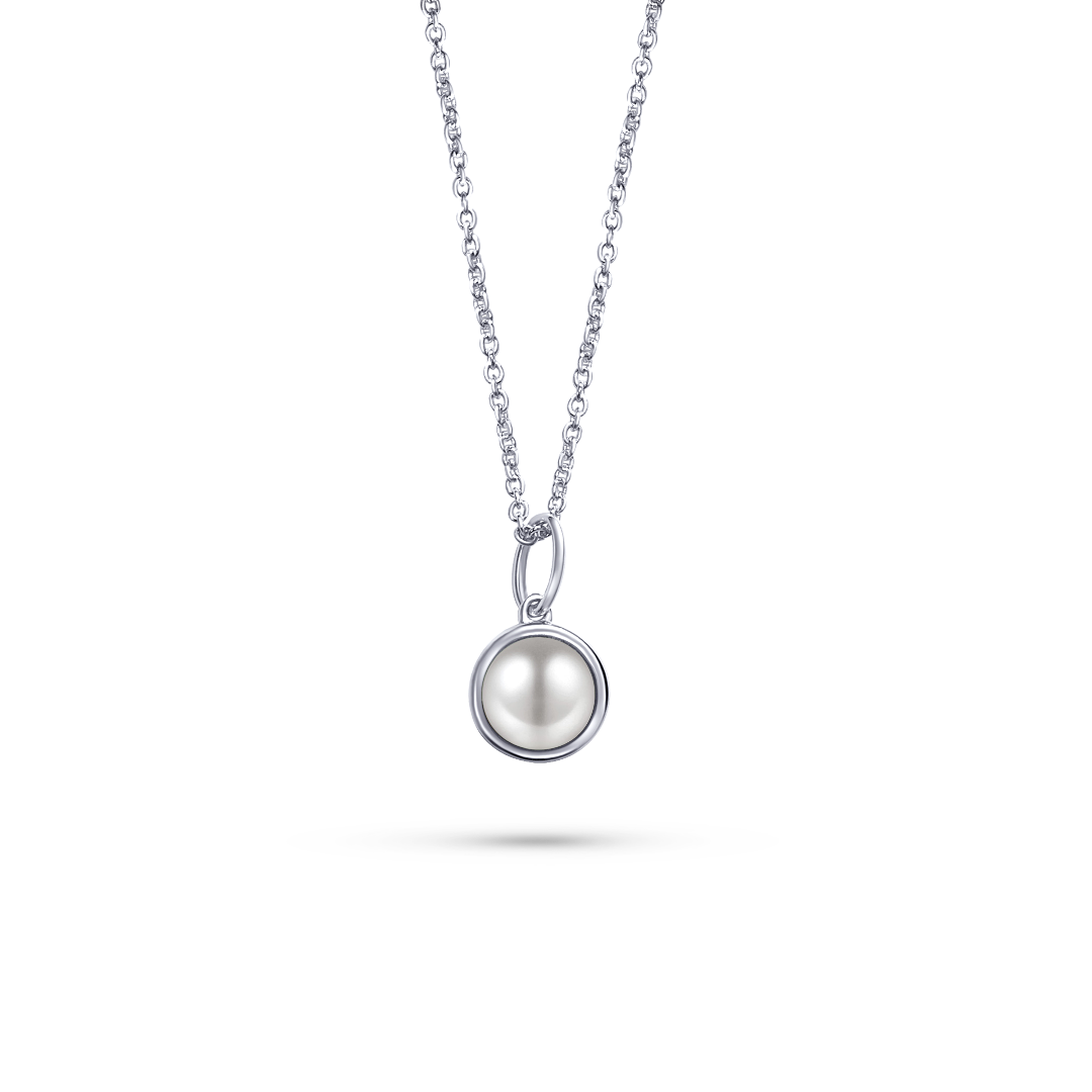 Bold Pearl Necklace